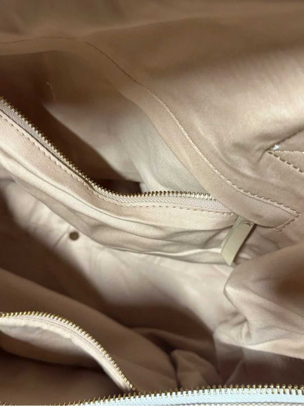Vineyard Vines Beige and Cream Canvas Travel Bag - Picture 4 of 5